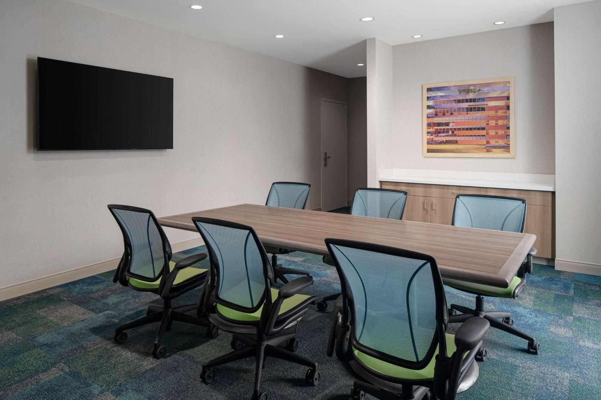 Home2 Suites By Hilton Des Moines At Drake University Экстерьер фото