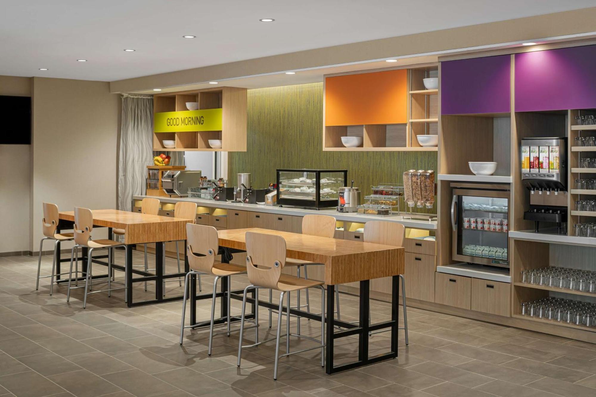 Home2 Suites By Hilton Des Moines At Drake University Экстерьер фото