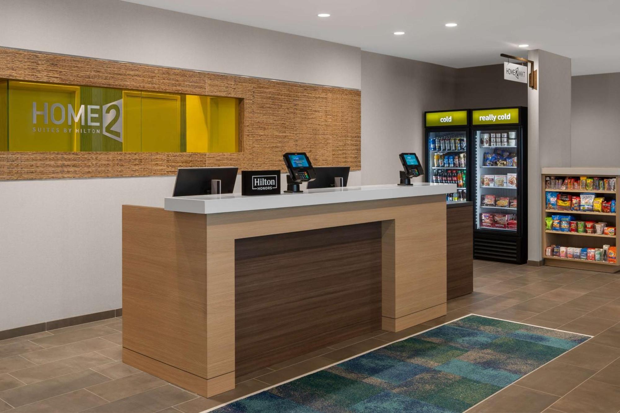 Home2 Suites By Hilton Des Moines At Drake University Экстерьер фото